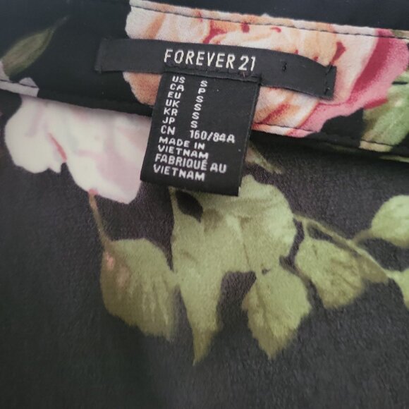 FOREVER 21 // Floral Sleeveless Blouse // Summer Wear - Picture 5 of 6